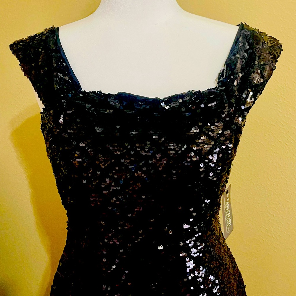 NWT Eva Mendes Black Sequin Cocktail Dress. Size 4 - Picture 3 of 3